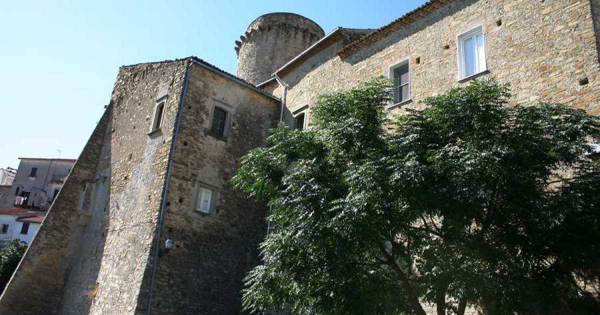 Matera, in vendita il cinquecentesco castello di Cirigliano. Il prezzo? 150mila euro